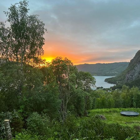 Stille Og Fredelig Ved Fjord Og Fjell Valsøybotn Exteriör bild