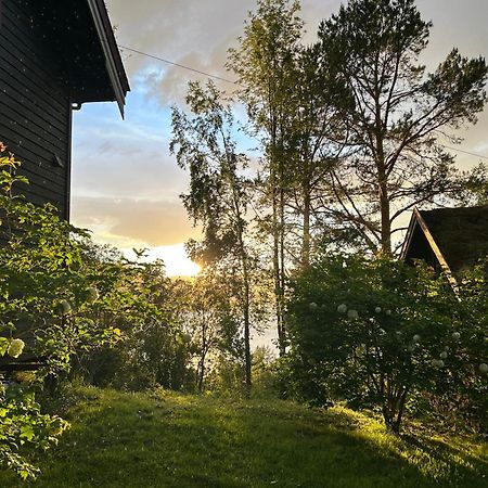 Stille Og Fredelig Ved Fjord Og Fjell Valsøybotn Exteriör bild